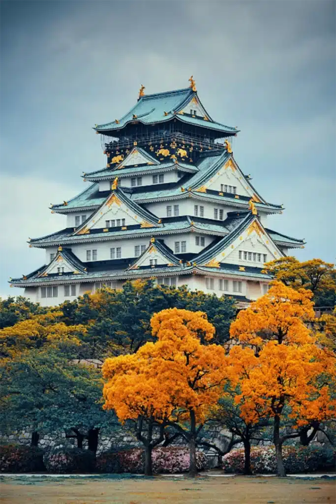 Osaka Castle, eli Osakan linna sijaitsee aivan Osakan sydämmessä.