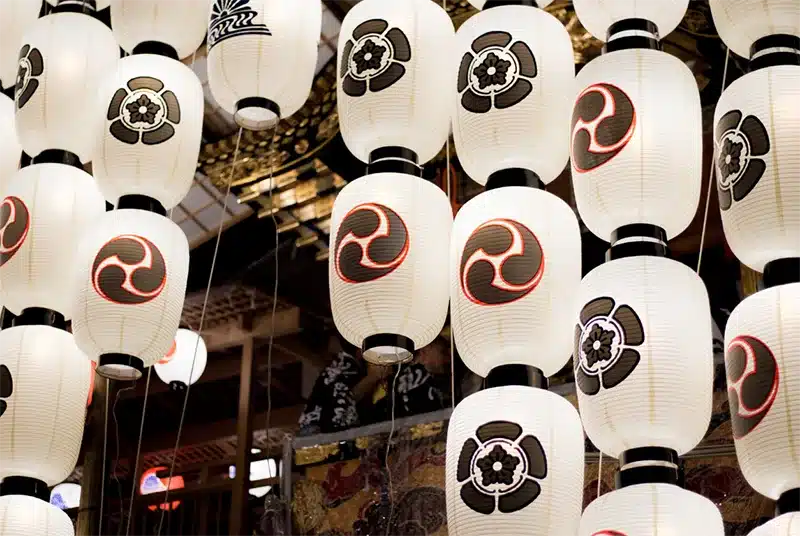 Gion Matsuri on yksi Japanin suurimmista ja merkittävimmistä festivaaleista, joka järjestetään joka vuosi heinäkuussa Kioton kaupungissa.