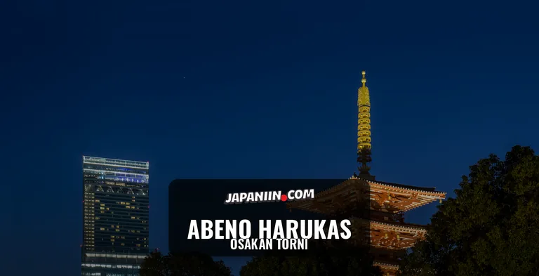 Abeno Harukas -pilvenpiirtäjä ja Shitennō-jin viisikerroksinen pagodi iltahämärässä Osakassa